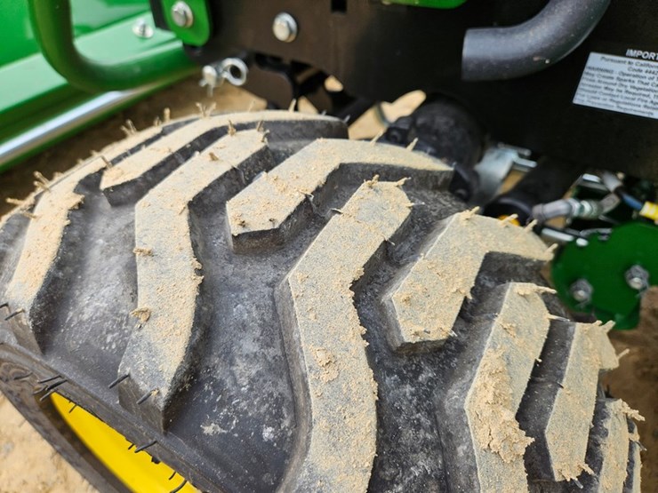 2024-john-deere-1025r-image-48