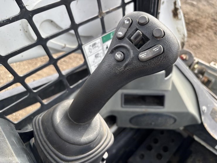 2021-bobcat-s590-image-9