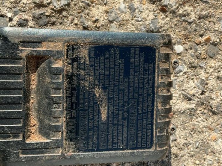 #105-•-dewalt-fan-and-led-light-image-8