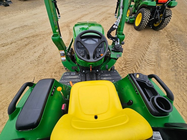 2025-john-deere-3032e-image-19