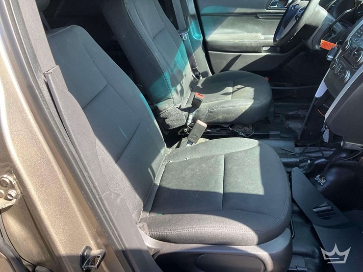 2015-ford-explorer-image-26