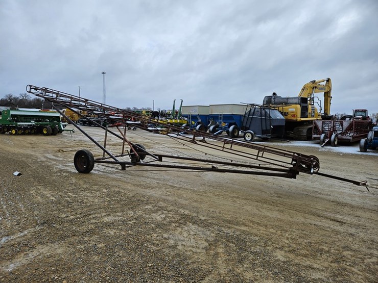 new-holland-131-image-6