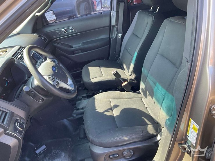 2015-ford-explorer-image-19