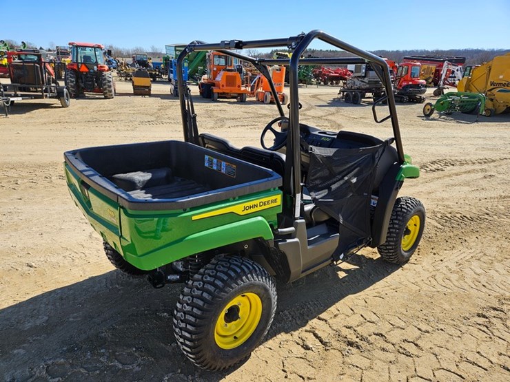 2023-john-deere-gator-image-5
