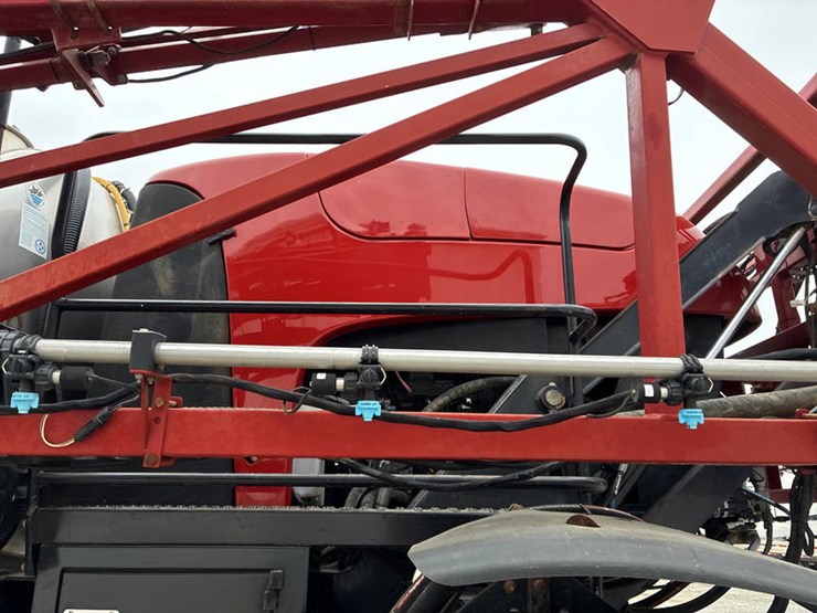 2015-case-ih-patriot-3340-image-38