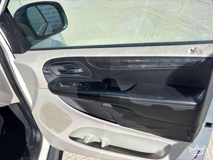 2012-dodge-grand-caravan-image-21