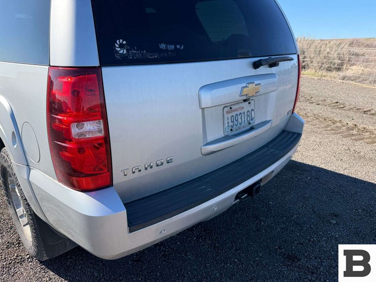 2011-chevrolet-tahoe-image-15
