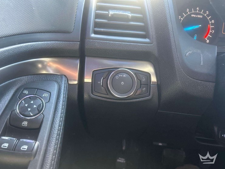 2019-ford-explorer-image-13