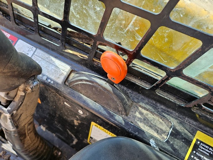 2007-deere-ct322-image-22