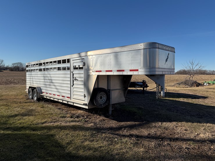 #209074-•-2012-featherlite-8127-livestock-trlr-image-1