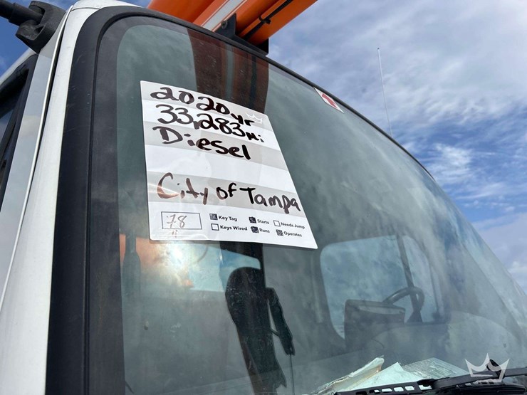 2020-freightliner-114sd-image-35