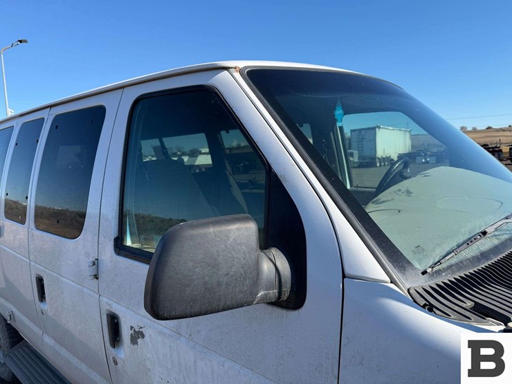 2001-ford-econoline-350-image-22