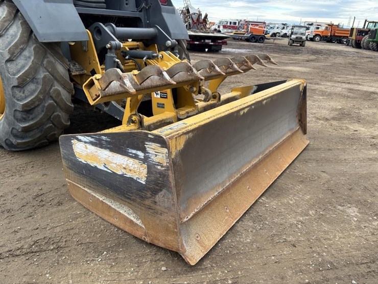 2018-deere-210lep-image-5