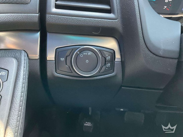 2015-ford-explorer-image-18