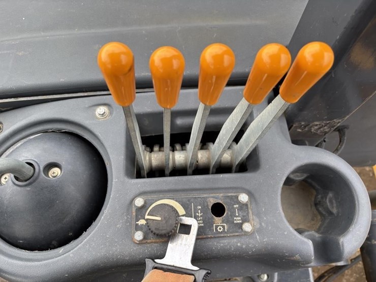 2018-deere-210lep-image-29