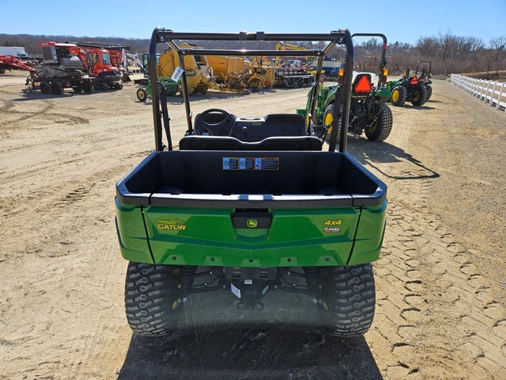 2023-john-deere-gator-image-4