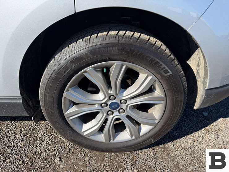 2019-ford-edge-image-13