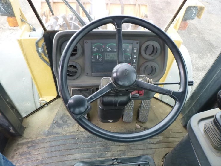 2005-deere-624j-image-9