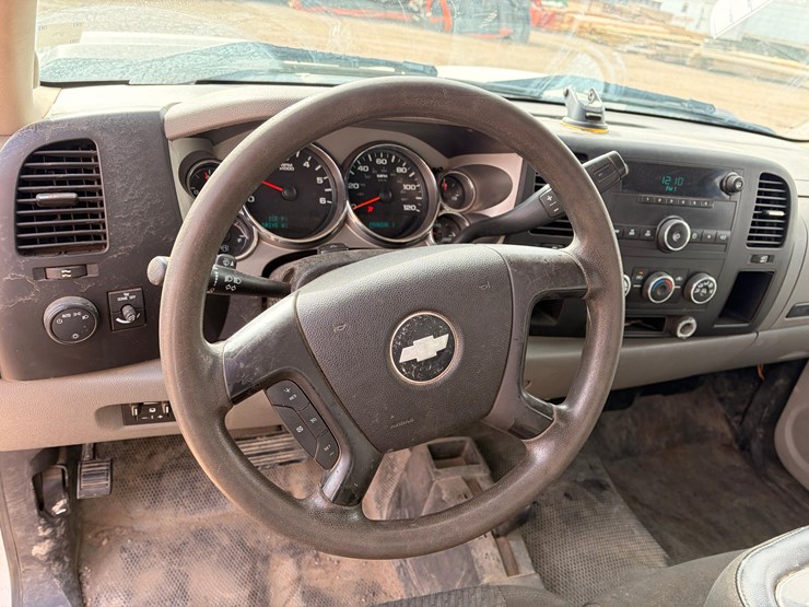 2010-chevrolet-silverado-pickup-image-15