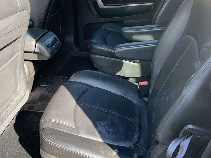 2011-gmc-acadia-image-12