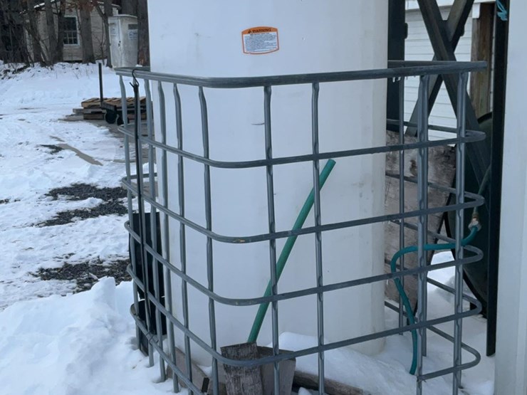 #216-•-poly-tank-image-3