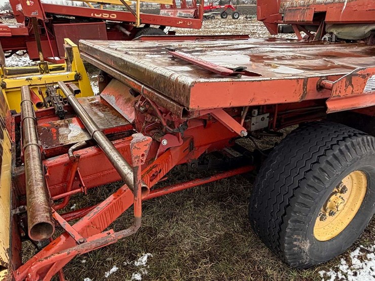 new-holland-1085-image-16