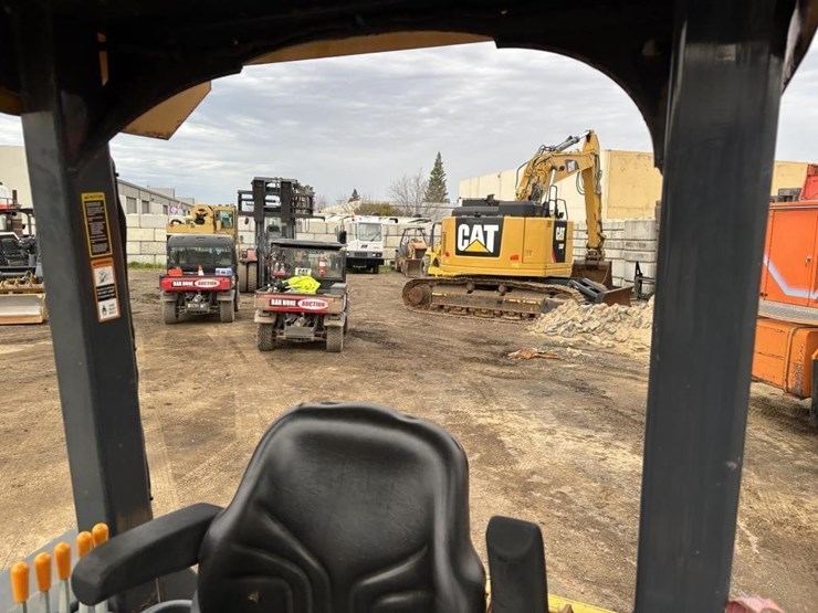 2018-deere-210lep-image-33