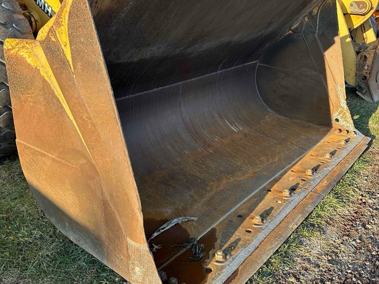 1999-deere-744h-image-4