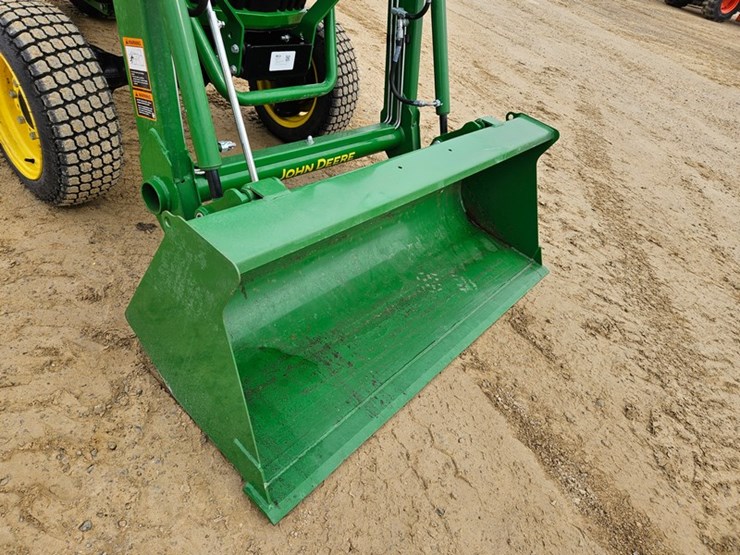 2025-john-deere-2038r-image-31