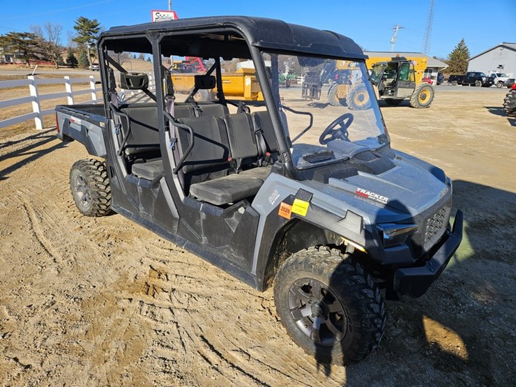2019-john-deere-gator-image-7