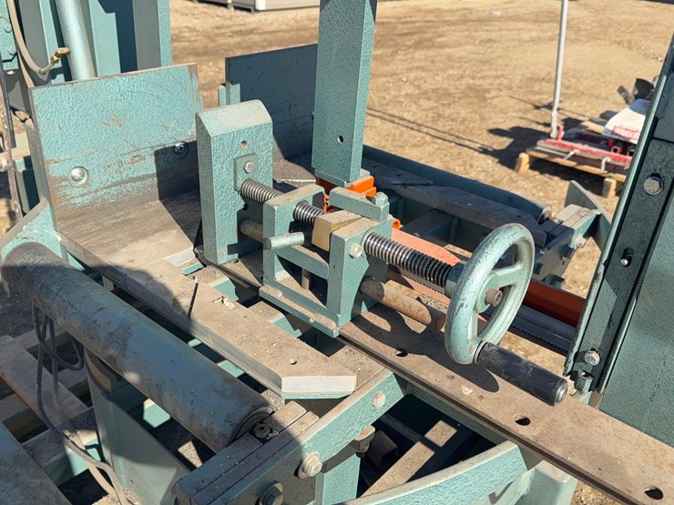 ellis-band-saw-image-8