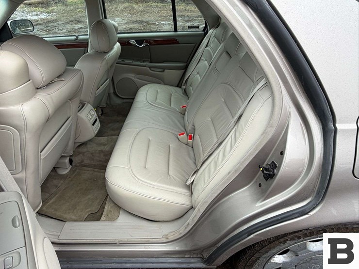 2001-cadillac-deville-sedan-image-14