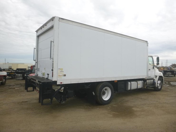 2013-hino-268-image-3