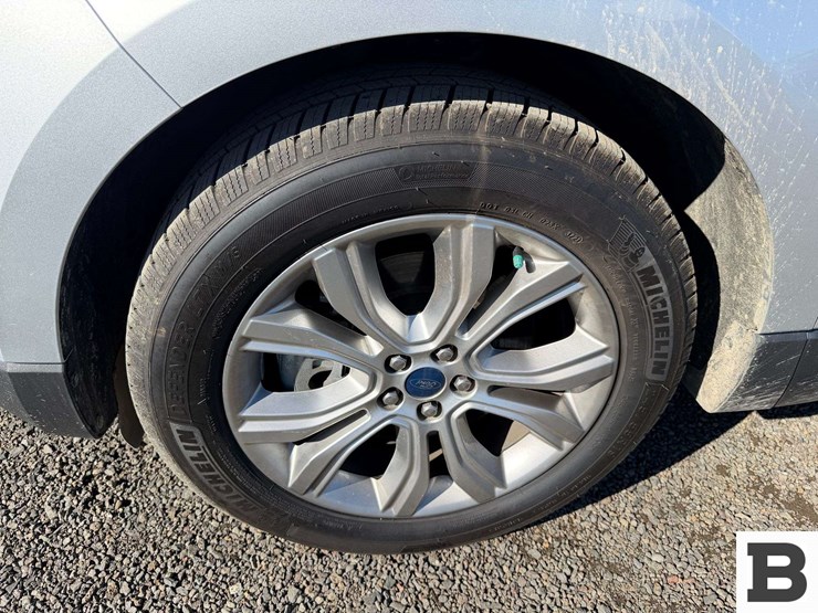 2019-ford-edge-image-11