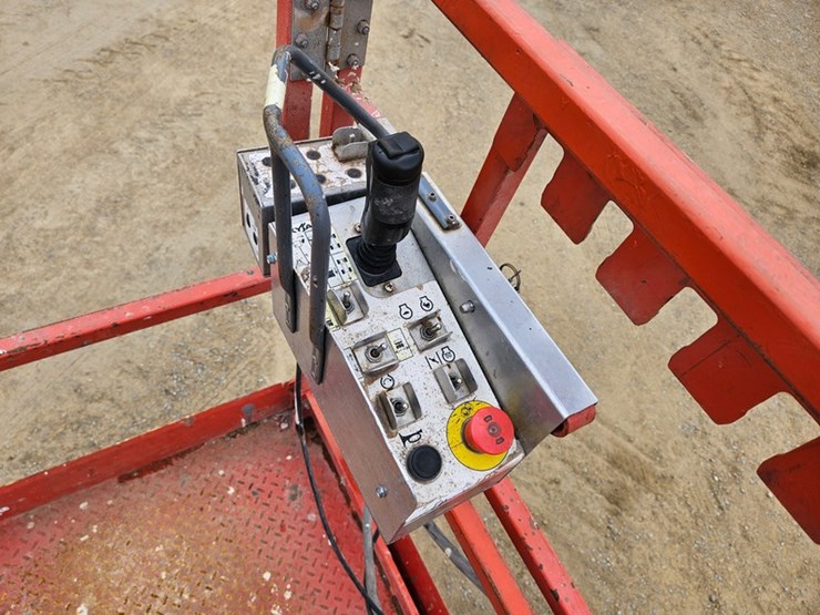 2017-skyjack-sj6832rt-image-31