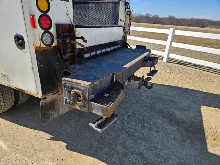 2011-ford-f550-image-13