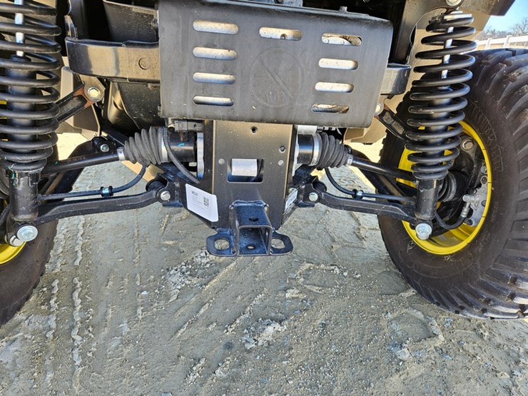 2023-john-deere-gator-image-13