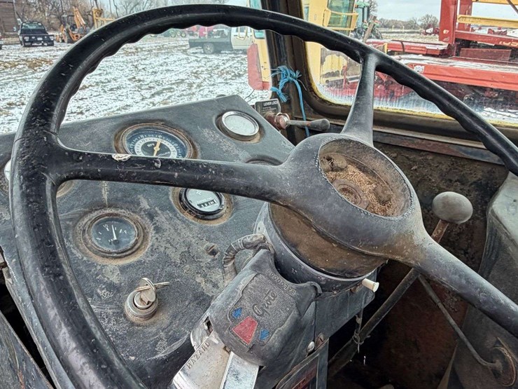 new-holland-1075-image-13