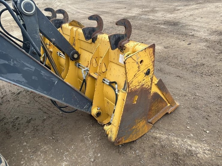 2018-deere-210lep-image-10