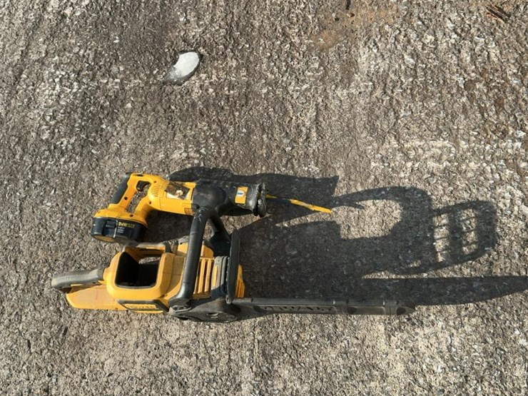 #104-•-dewalt-chainsaw-and-reciprocating-saw-image-18