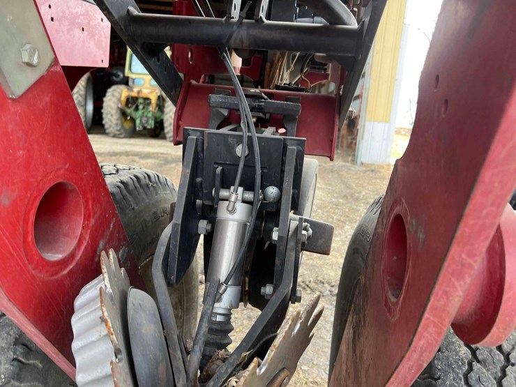 2014-case-ih-1255-image-21