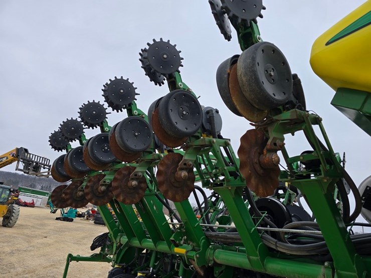 john-deere-1790-image-25