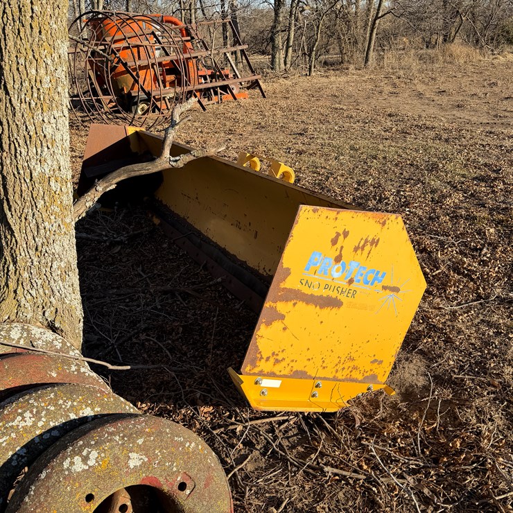 #209060 • Pro-Tech Snow Pusher