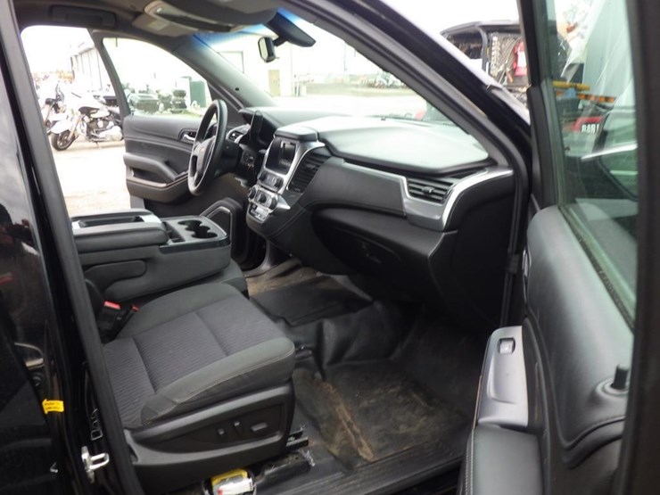 2017-chevrolet-tahoe-image-6