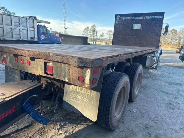 2005-kenworth-t300-image-11