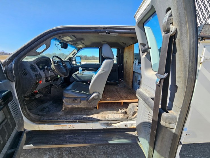 2011-ford-f550-image-33