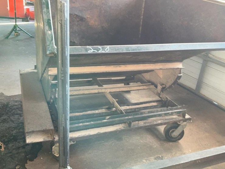 #220-•-wheeled-self-dumping-hopper-image-4