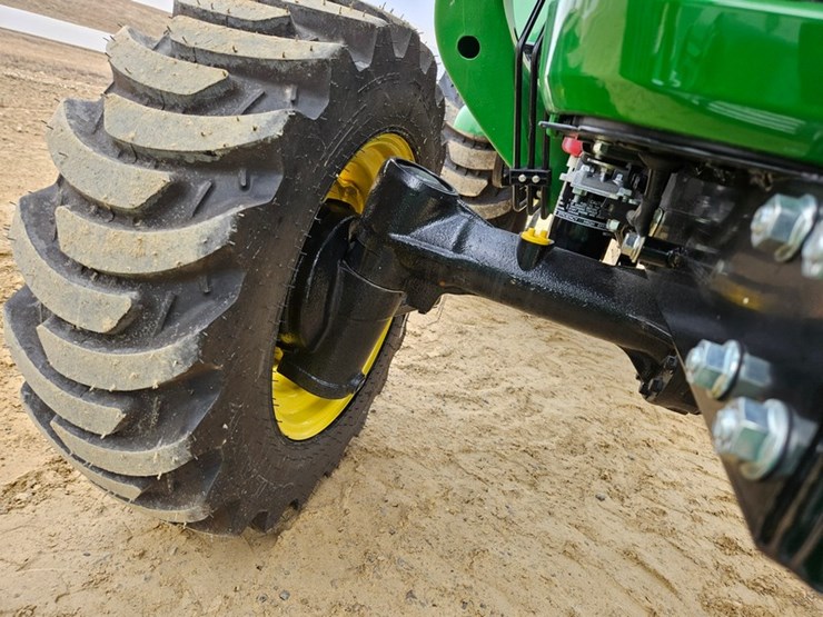 2025-john-deere-3032e-image-36