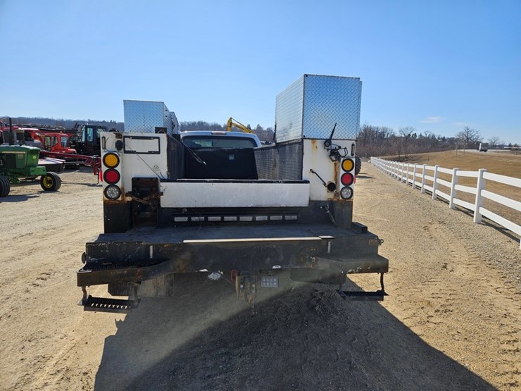 2011-ford-f550-image-4