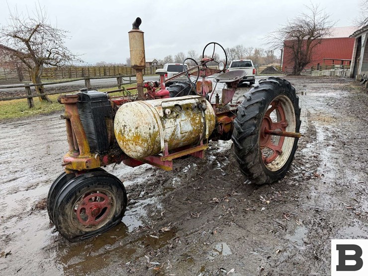international-harvester-h-tractor-image-1